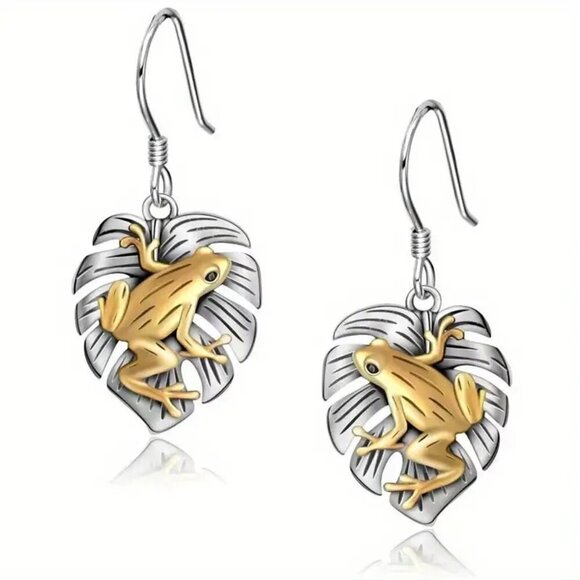 Trendy Unique Frog on Leaf Dangle Goldtoned Fashion Earrings set - Picture 5 of 5
